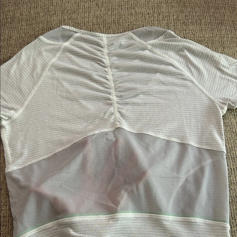 Lululemon Athletica Mesh With Me short sleeve T - Picture 4 of 8